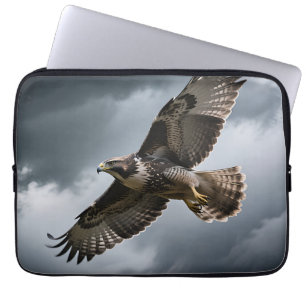 Housse Pour Ordinateur Portable Faucon majestueux s'élevant dans les nuages d'orag