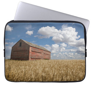 Housse Pour Ordinateur Portable Fermes   Vielle grange rouge en champ de blé