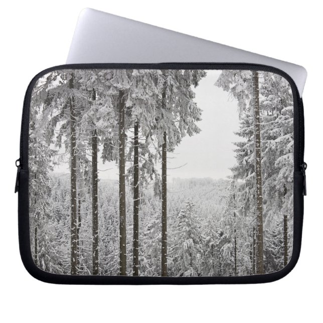 Housse Pour Ordinateur Portable Forêt à feuillage persistant en hiver (Devant)