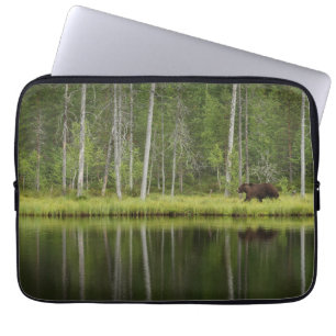 Housse Pour Ordinateur Portable Forêt   Ours à la forêt de Taiga Nord de la Finlan