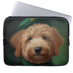 Housse Pour Ordinateur Portable Goldendoodle Dog en tenue de la Saint Patrick