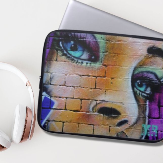 Housse Pour Ordinateur Portable Graffiti Girl Monogramme (Créateur téléchargé)