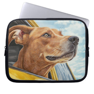 Housse Pour Ordinateur Portable Happy Dog in Yellow Car Art Print