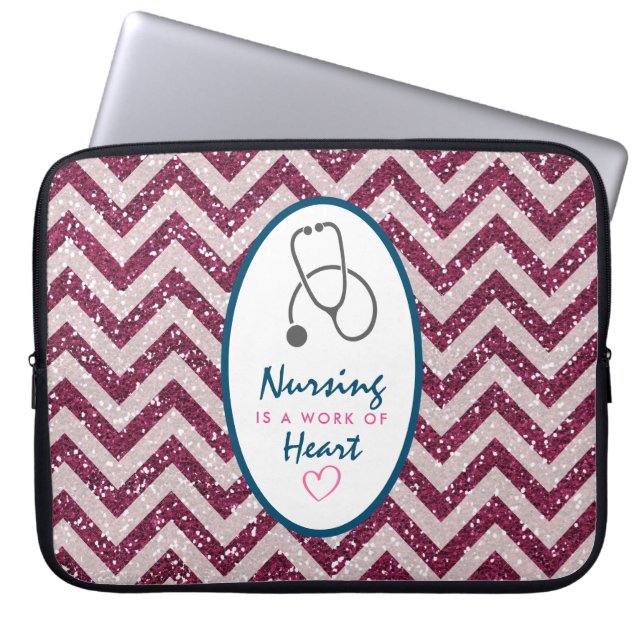 Housse Pour Ordinateur Portable Infirmière est une oeuvre de Heart Saying avec Ste (Devant)