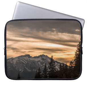 HOUSSE POUR ORDINATEUR PORTABLE LA MONTAGNE DE NEIGE COUVERTE PENDANT LE COUCHER D