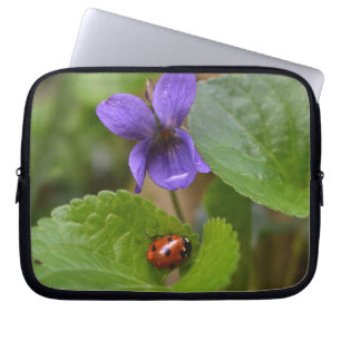 Housse Pour Ordinateur Portable Ladybug sur les fleurs de violet doux