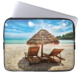 Housse Pour Ordinateur Portable Lounge on beach throw pillow