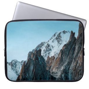 HOUSSE POUR ORDINATEUR PORTABLE MONTAGNES CAPPÉES PAR LA NEIGE EN JOURNÉE