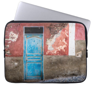 Housse Pour Ordinateur Portable Mur coloré avec porte bleue