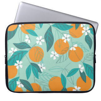 Housse Pour Ordinateur Portable Oranges florissantes en feuille. illustration