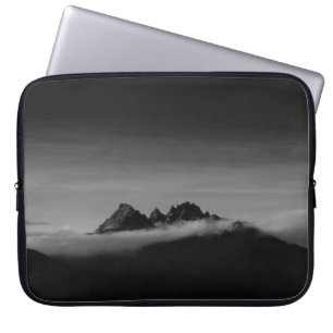 HOUSSE POUR ORDINATEUR PORTABLE PHOTO À GRÂCE DE LA MONTAGNE COUVERTE DE NUAGES