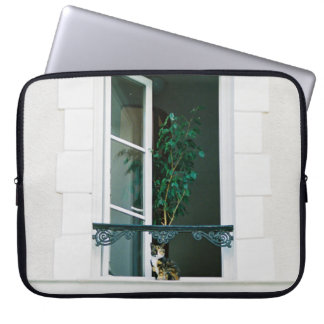 HOUSSE POUR ORDINATEUR PORTABLE PLANTE VERT SUR FENÊTRE BLANCHE