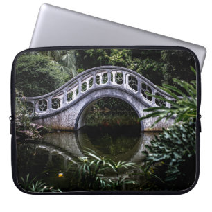 HOUSSE POUR ORDINATEUR PORTABLE PONT BLANC ENTOURÉ D'ARBRES