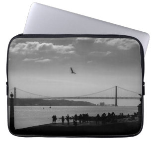 Housse Pour Ordinateur Portable Pont de suspension à Lisbonne Photo noir et blanc