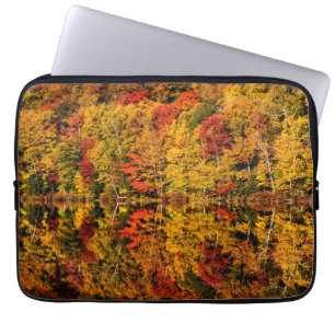 Housse Pour Ordinateur Portable Réflexion d'automne sur le lac Russell   New Hamps