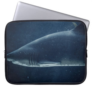 HOUSSE POUR ORDINATEUR PORTABLE REQUINS NOIRS ET BLANCS SOUS L'EAU