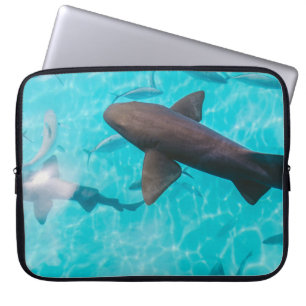 HOUSSE POUR ORDINATEUR PORTABLE REQUINS SUR LE CORPS D'EAU