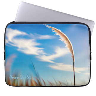 Housse Pour Ordinateur Portable Sunlit Pampas Grass Against Deep Blue Sky