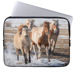 Housse Pour Ordinateur Portable Troupeau de chevaux de race mixte courant dans la