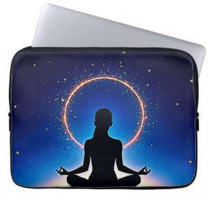 Housse Pour Ordinateur Portable Zen sous les étoiles : Méditation cosmique