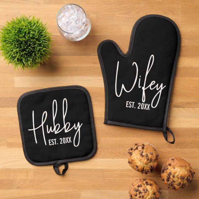 Hubby and wifey kitchen oven mitt & pot holder set (Top Down)