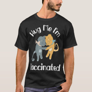 Hug Me I'm Vaccinated Cute Cats Hugging Cat Lovers T-Shirt