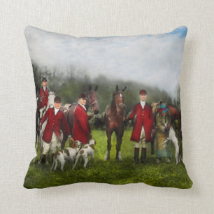 Hunter - The fox hunt - Tally-ho 1924 Throw Pillow