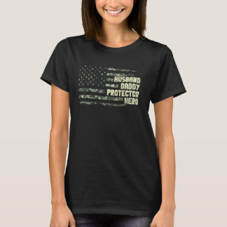 Husband Daddy Protector USA Flag Camouflage Dad Ve T-Shirt