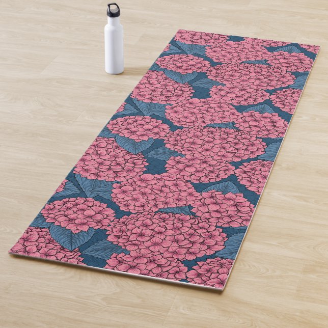 Hydrangea garden yoga mat (In Situ)