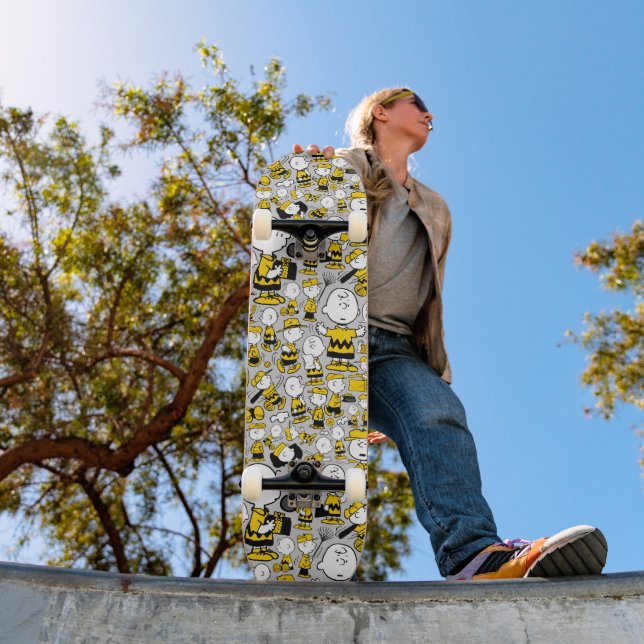 I Am Charlie Brown Pattern Skateboard (Outdoor 1)