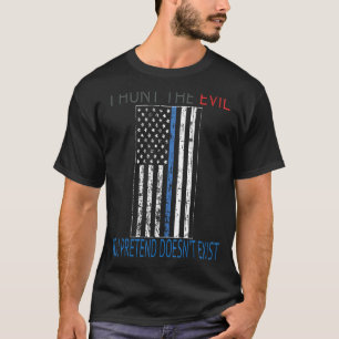 I hunt the evil you pretend doesn't exist stressed T-Shirt