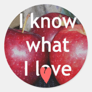 "I Know What I Love" – Apple-Themed Design Classic Round Sticker