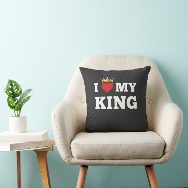 I love my king  throw pillow (Chair)