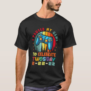I Paused My Game To Celebrate Twosday 2022 2 22 22 T-Shirt