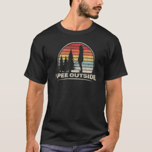 I Pee Outside Vintage Retro I Love Peeing Outside  T-Shirt