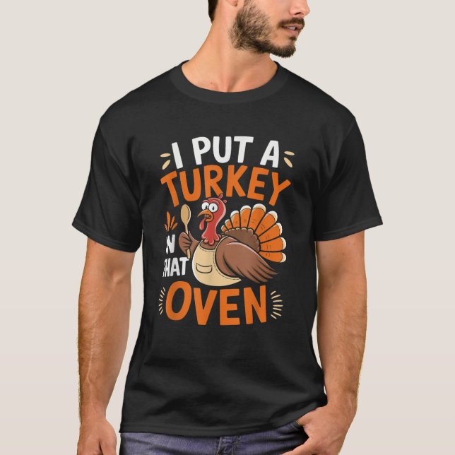 I Put Turkey In That Oven Thanksgiving Pregnancy A T-Shirt (Front)