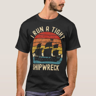 I Run A Tight Shipwreck Funny Vintage Boat Captain T-Shirt