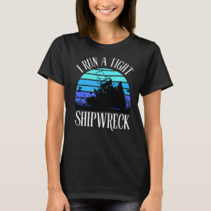 I Run A Tight Shipwreck  Parenting Quote Retro Vin T-Shirt