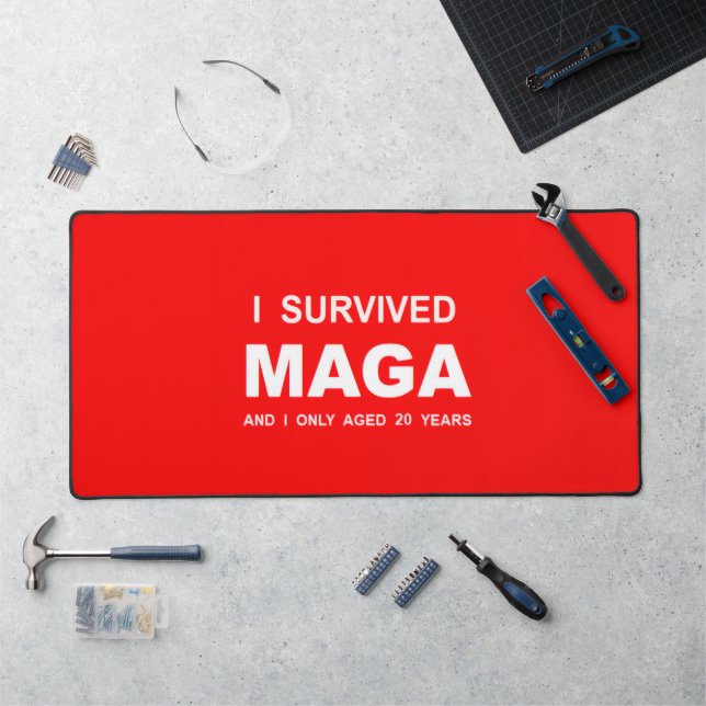 I Survived MAGA  (Poste de travail)