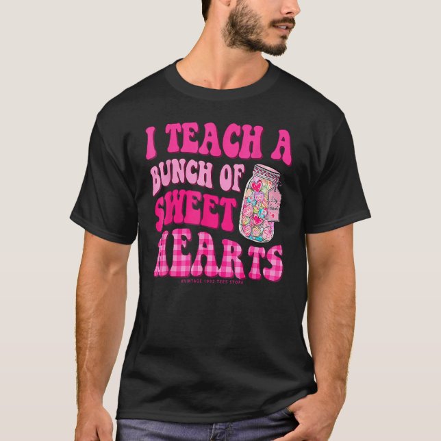 I Teach A Bunch Of Sweet Hearts Funny Valentines D T-Shirt (Front)