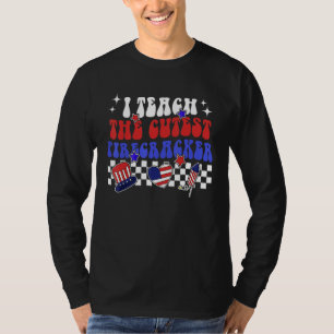 I Teach The Cutest Firecrackers 4Th Of July Groovy T-Shirt