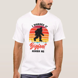 I Wonder If Bigfoot Misses Me Bigfoots T-Shirt