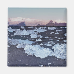 Iceberg formation on the beach magnet