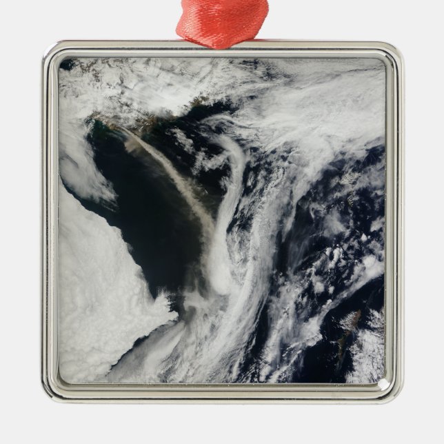 IcelandÃ¯Â¿Â½s EyjafjallajÃ¯Â¿Â½kull volcano Metal Ornament (Front)