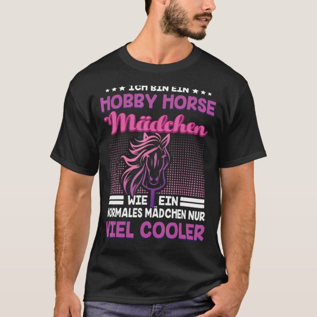 Ich bin ein Hobby Horse Girl Hobby Horsing T-Shirt (Front)