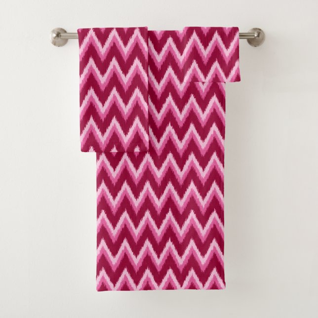 Ikat Chevron Stripes - Bourgogne, Rose et rose (En situation)