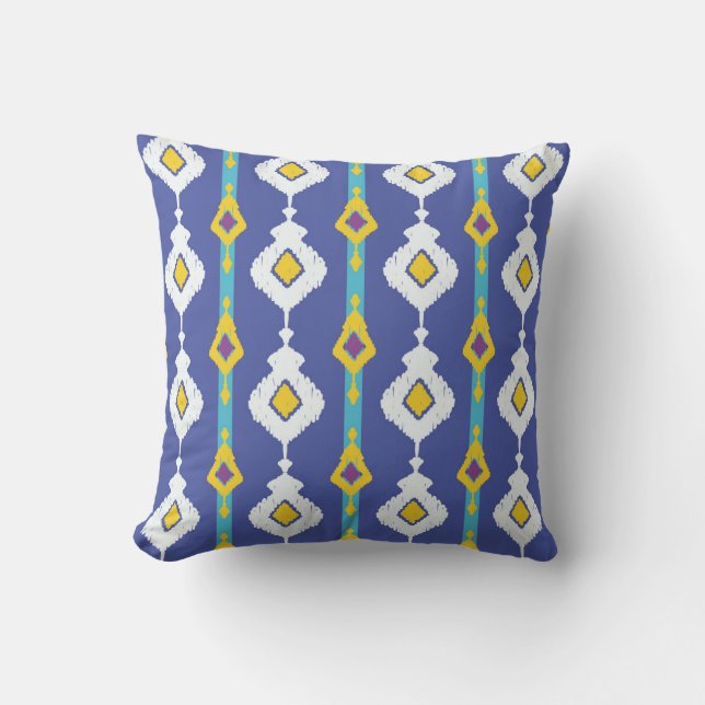 Ikat, seamless ethnic pattern. throw pillow (Front)