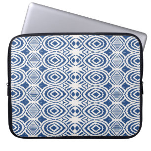 Ikat seamless pattern. Vintage tie dye shibori pri Laptop Sleeve