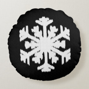 Ikat Snowflake - Black and white Round Pillow