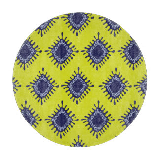 Ikat Tribal: Stylish Modern Pattern. Cutting Board